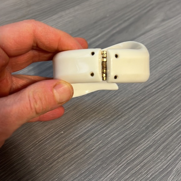 Vintage White Plastic Hinged Bangle Bracelet, EUC - Picture 3 of 6